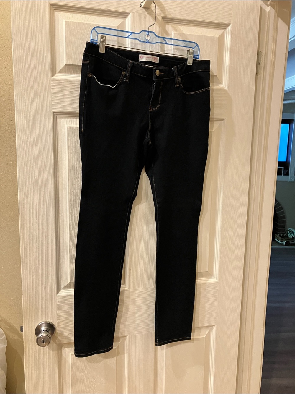 No Boundaries Women's Black Skinny Jeans with Contrast Stitching